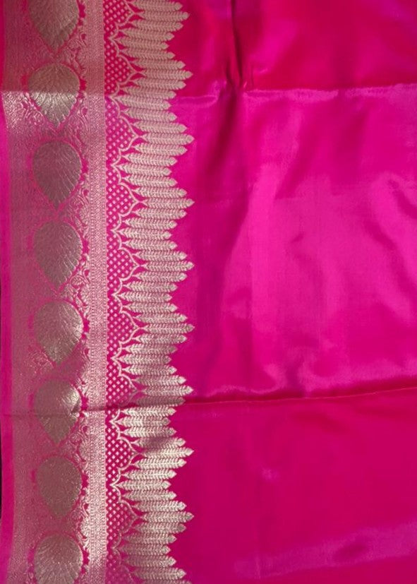 Border details of a Beautiful Rani Pink Banarasi Silk Saree with intricate golden zari work